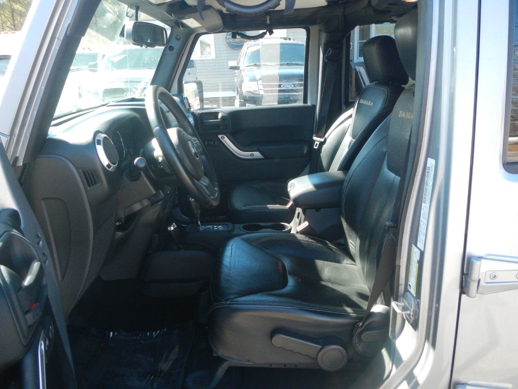 Jeep Wrangler Unlimited Sahara 4WD 2013