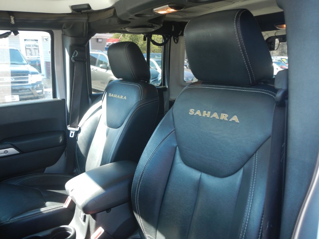 Jeep Wrangler Unlimited Sahara 4WD 2013