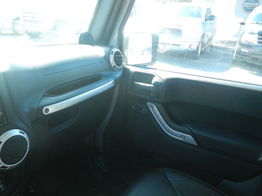 Jeep Wrangler Unlimited Sahara 4WD 2013