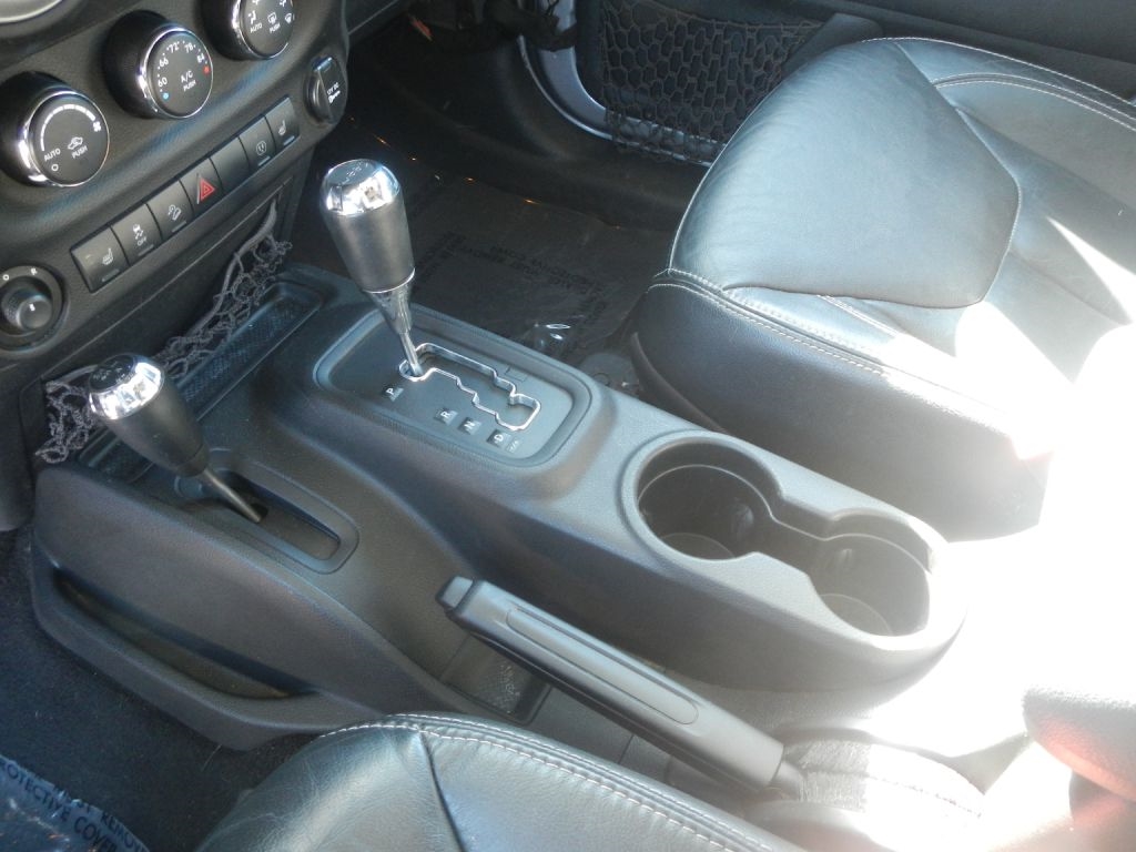 Jeep Wrangler Unlimited Sahara 4WD 2013