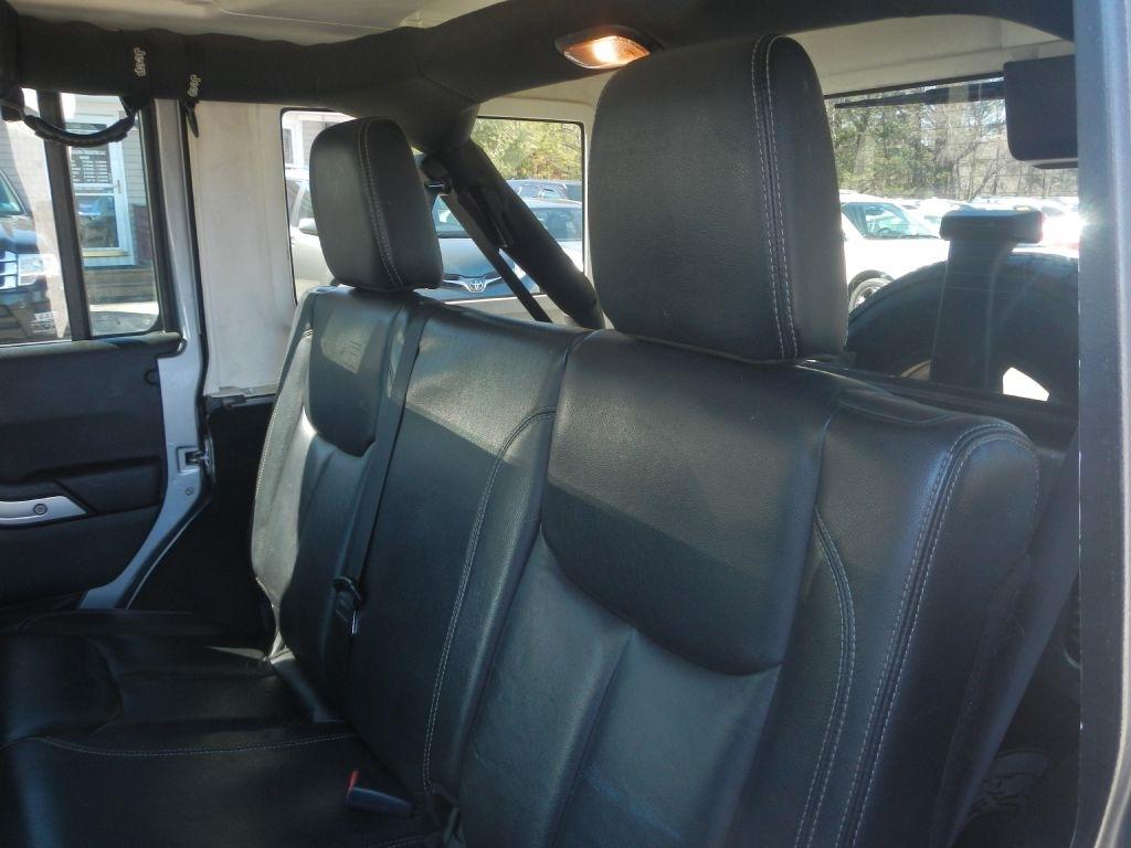 Jeep Wrangler Unlimited Sahara 4WD 2013