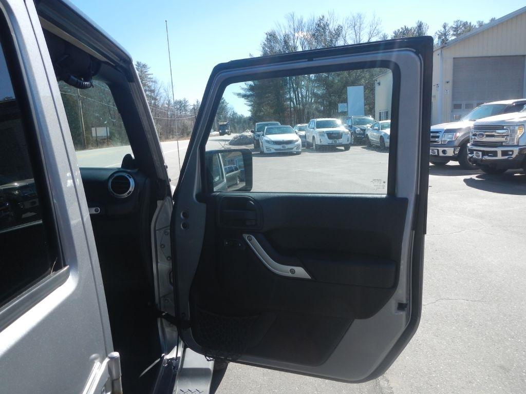 Jeep Wrangler Unlimited Sahara 4WD 2013