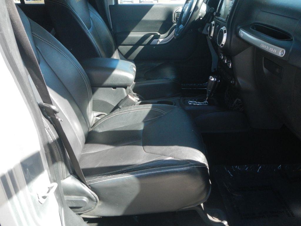 Jeep Wrangler Unlimited Sahara 4WD 2013