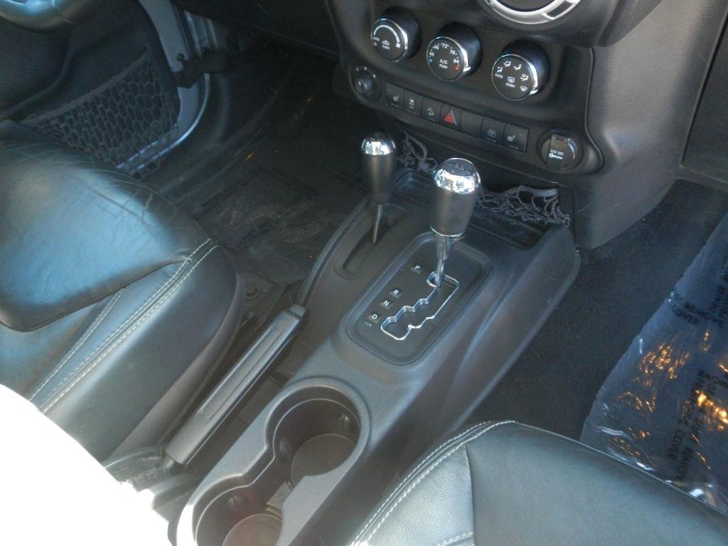 Jeep Wrangler Unlimited Sahara 4WD 2013