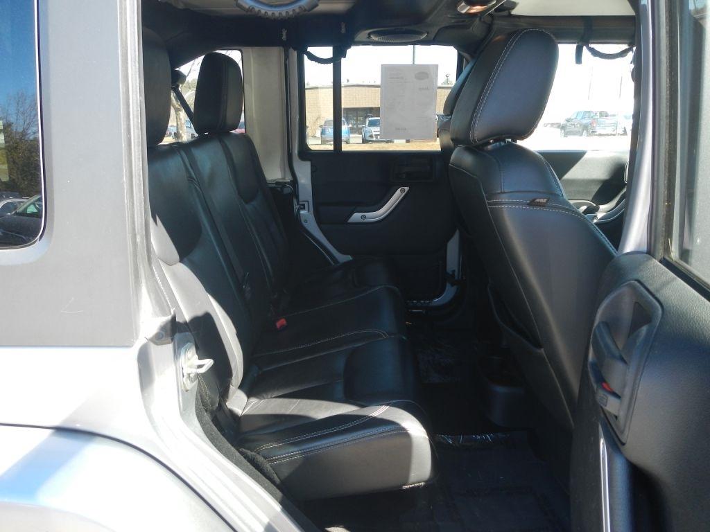 Jeep Wrangler Unlimited Sahara 4WD 2013