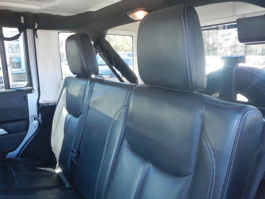 Jeep Wrangler Unlimited Sahara 4WD 2013