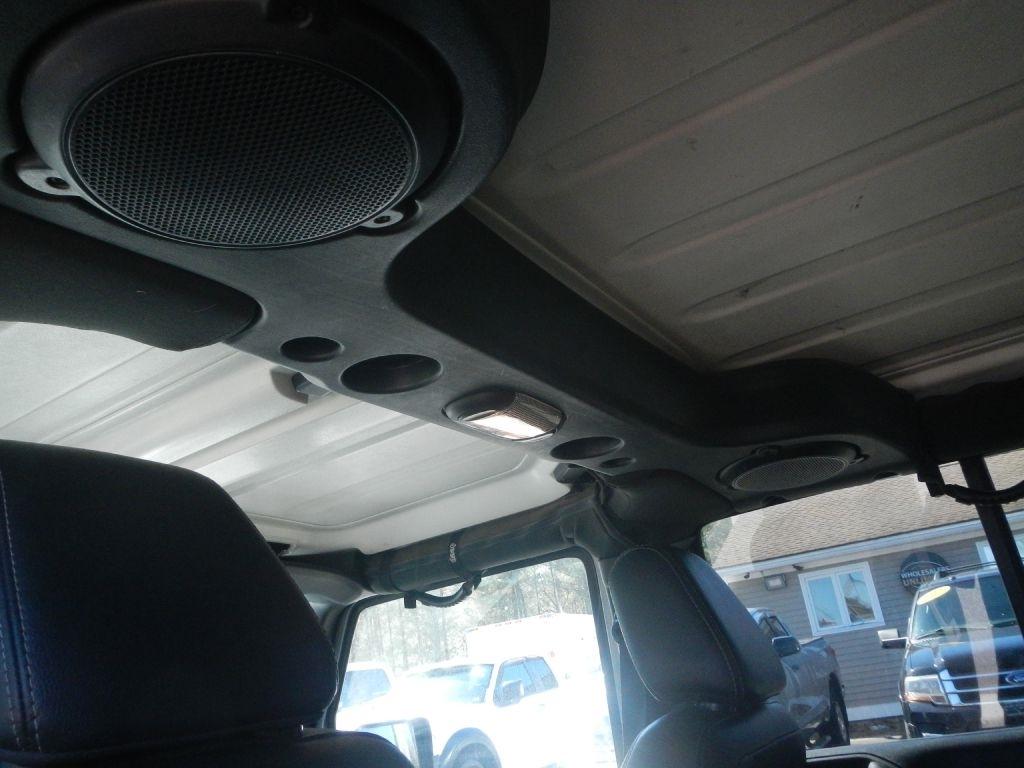 Jeep Wrangler Unlimited Sahara 4WD 2013