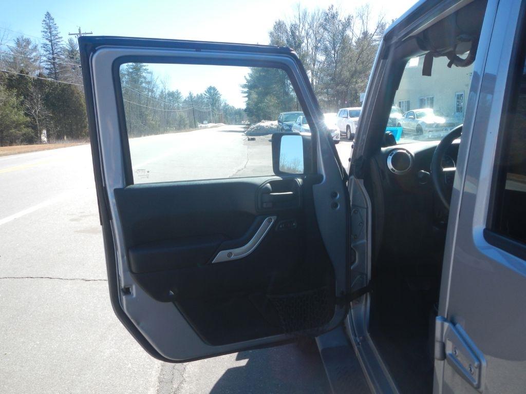 Jeep Wrangler Unlimited Sahara 4WD 2013