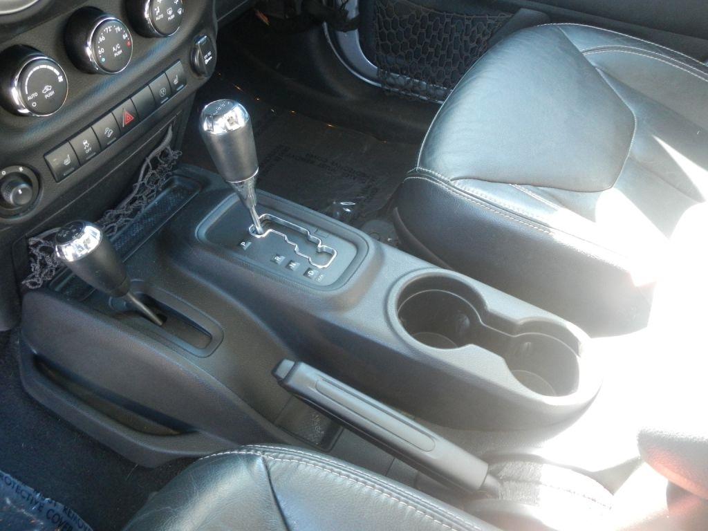 Jeep Wrangler Unlimited Sahara 4WD 2013