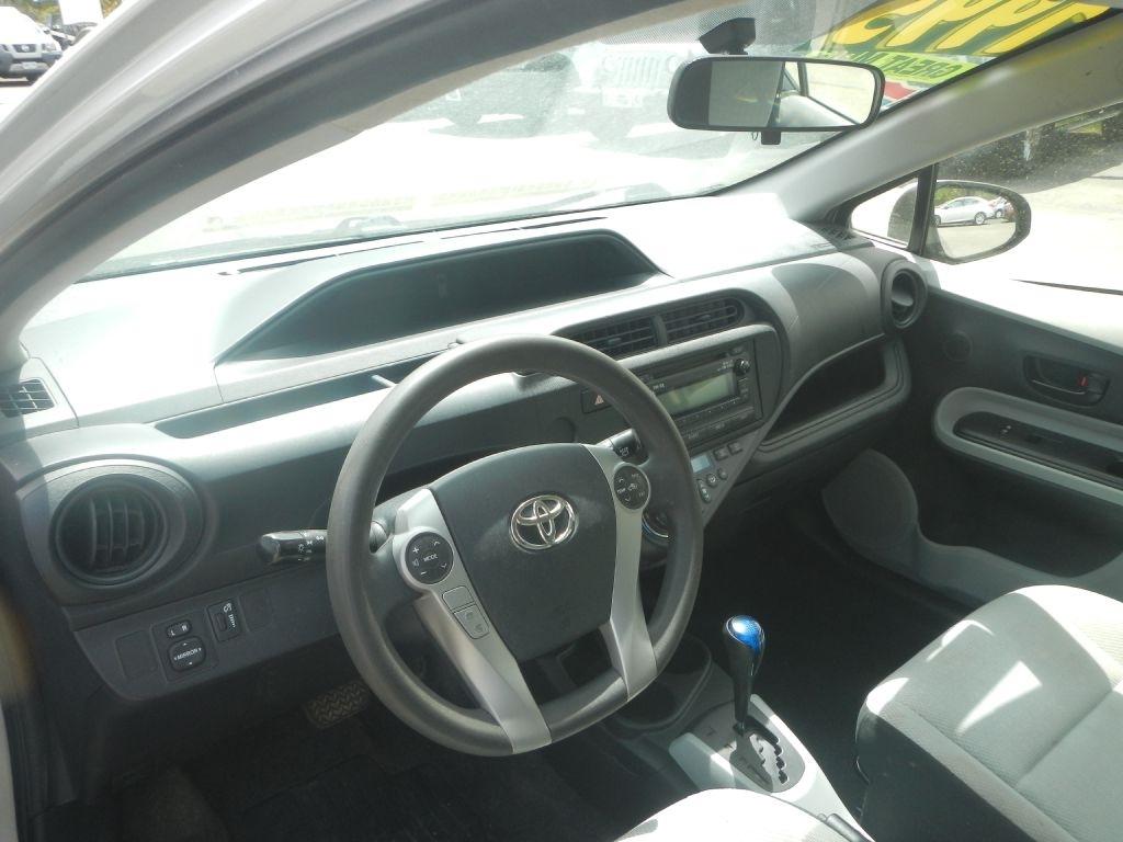 Toyota Prius c One 2012
