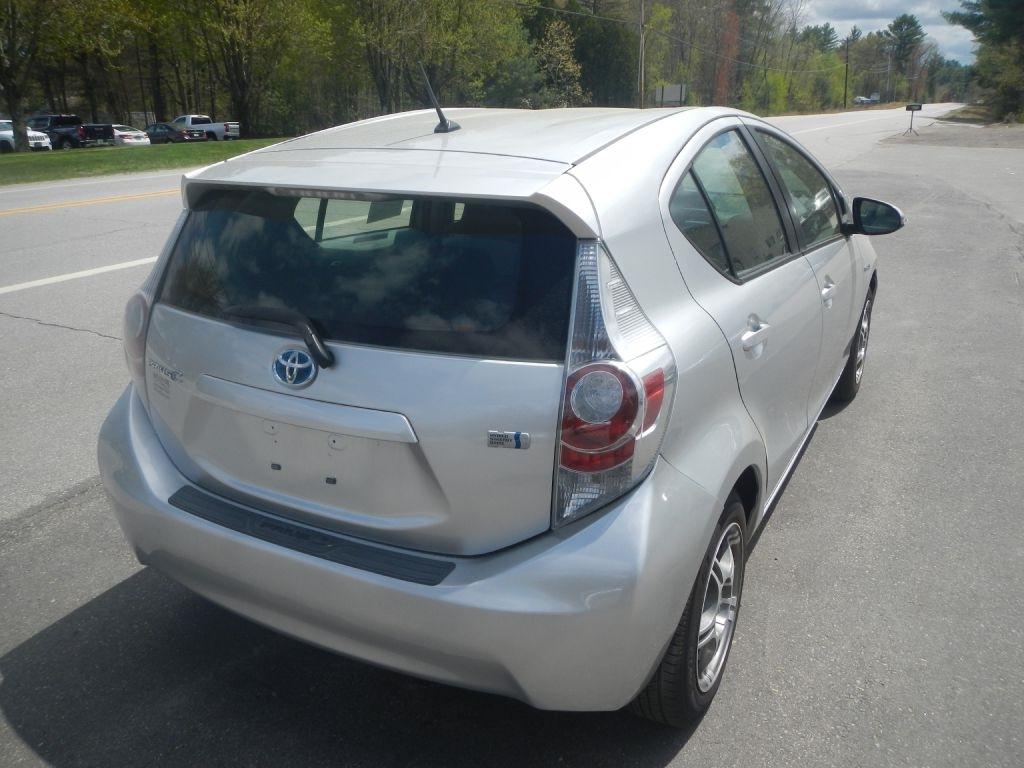 Toyota Prius c One 2012