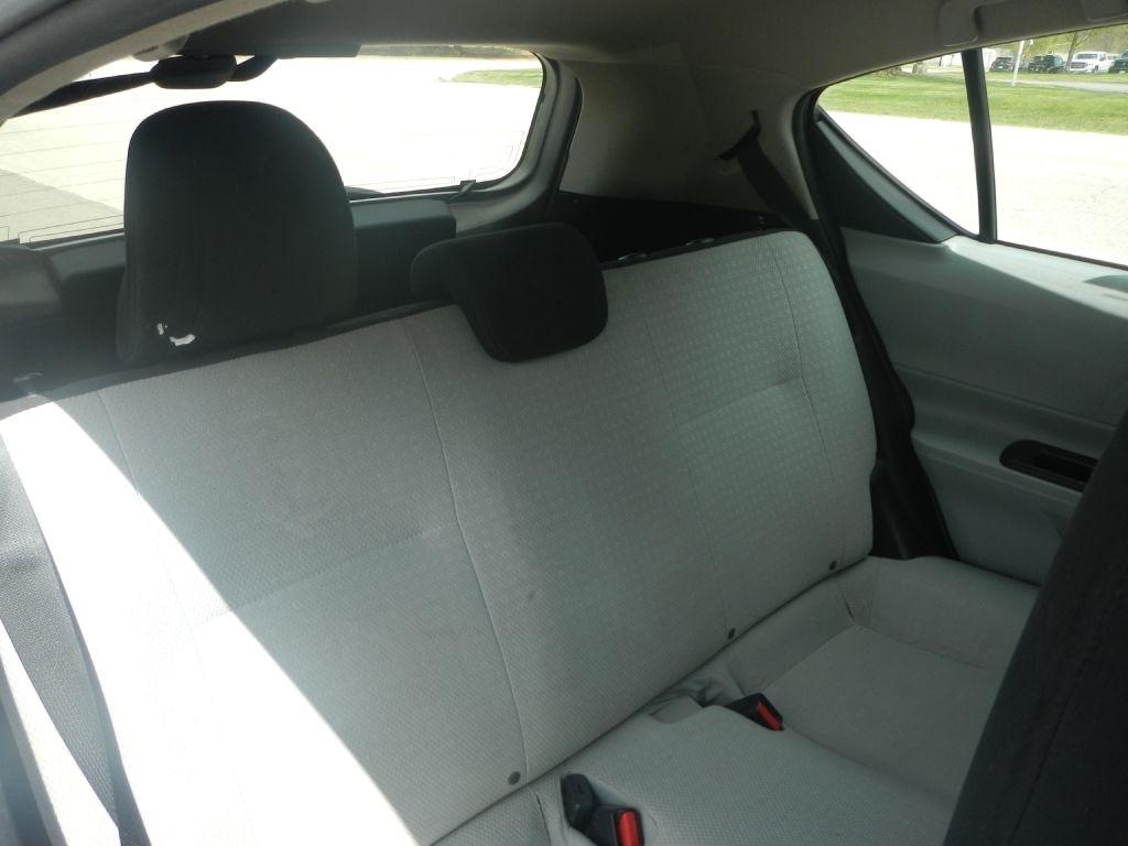 Toyota Prius c One 2012