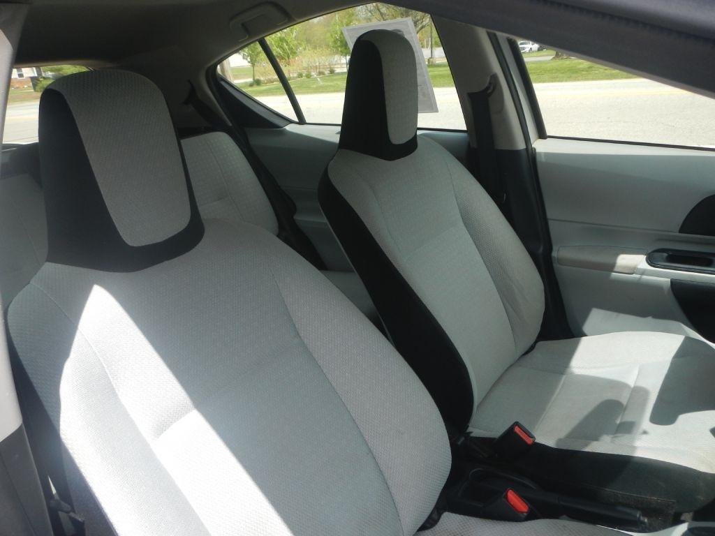 Toyota Prius c One 2012