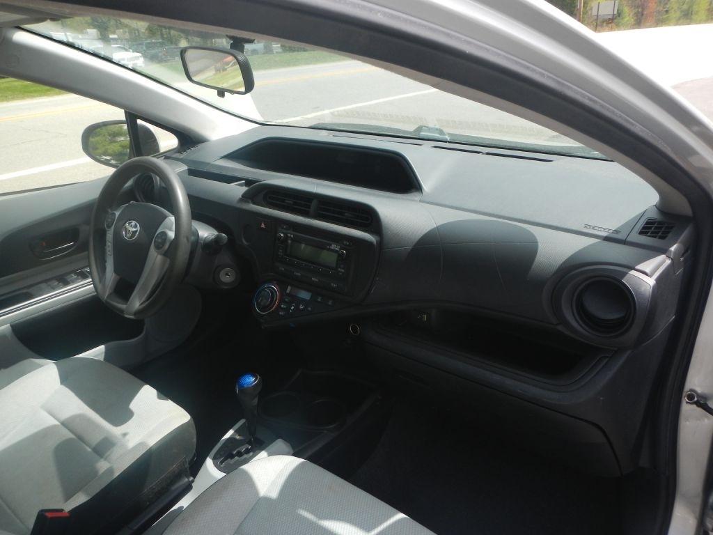 Toyota Prius c One 2012