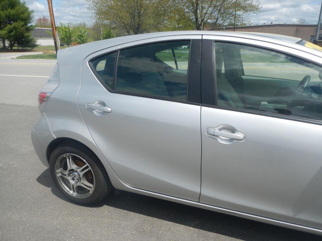 Toyota Prius c One 2012