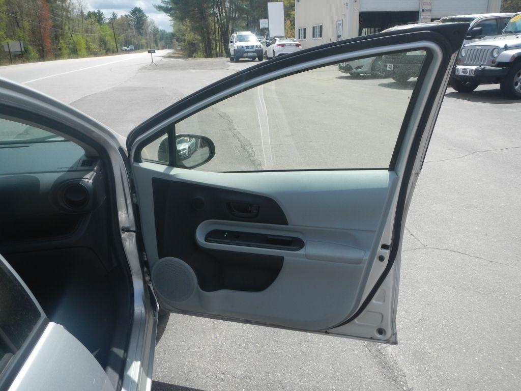 Toyota Prius c One 2012