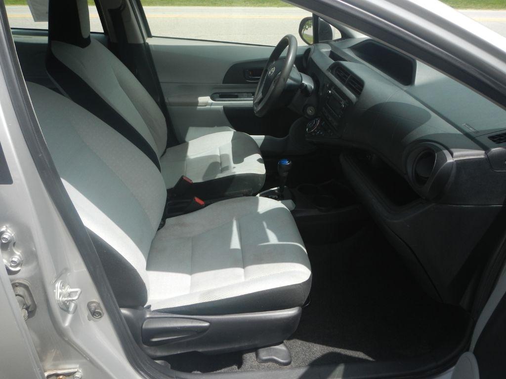 Toyota Prius c One 2012
