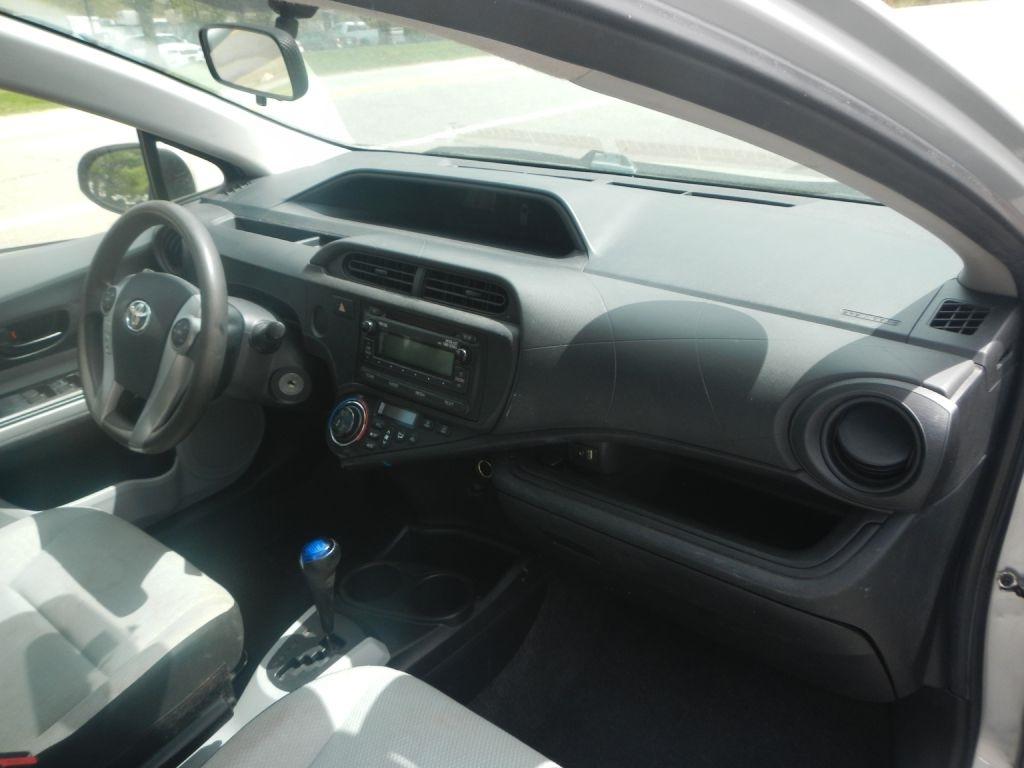 Toyota Prius c One 2012