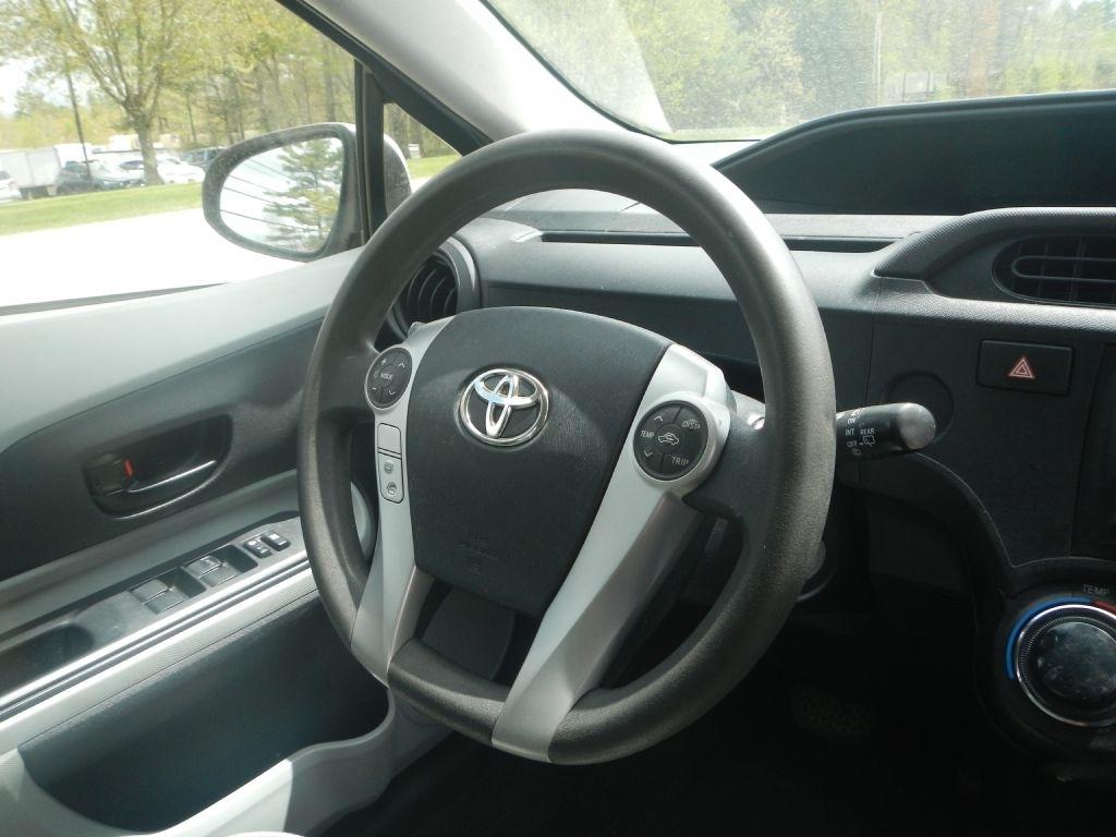 Toyota Prius c One 2012