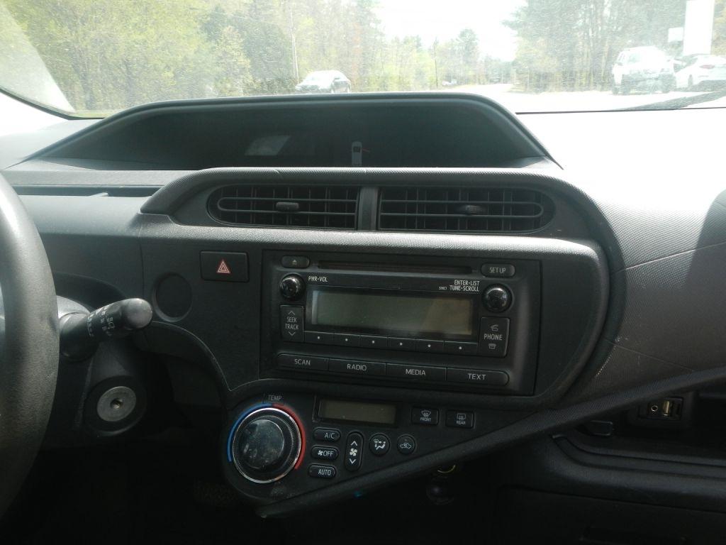 Toyota Prius c One 2012