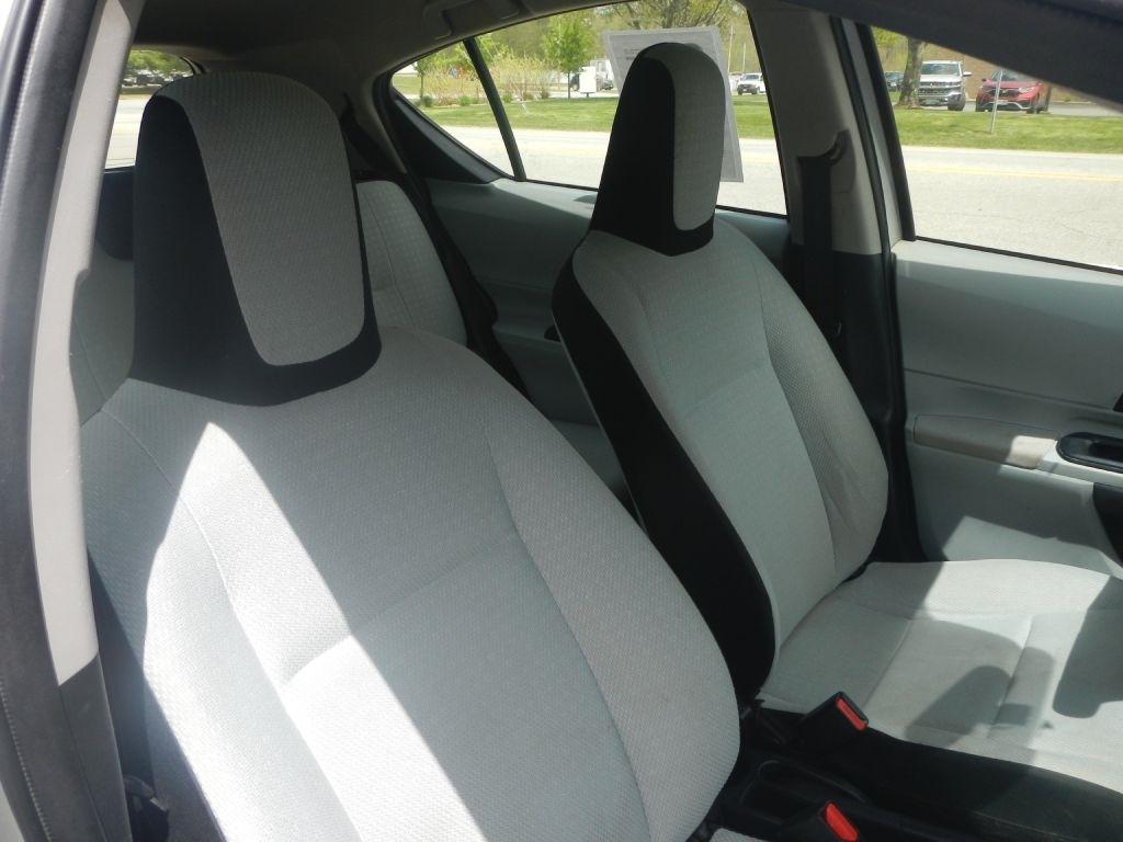 Toyota Prius c One 2012