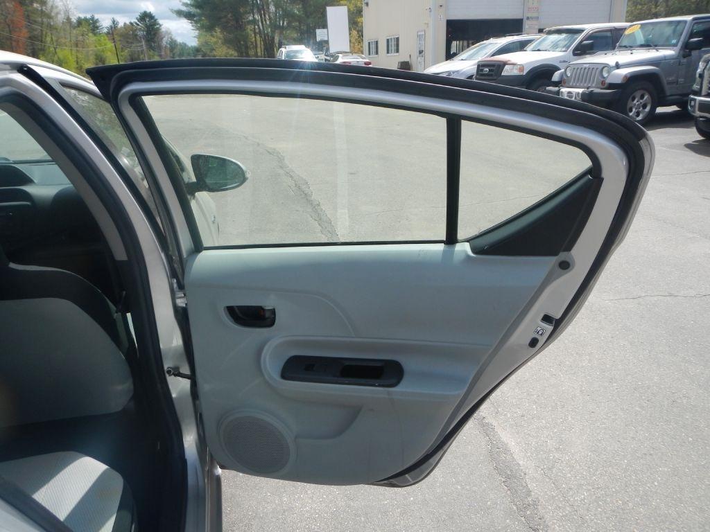 Toyota Prius c One 2012