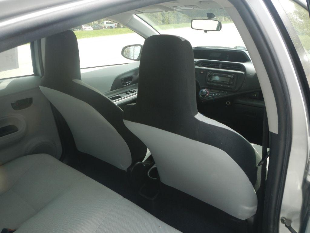 Toyota Prius c One 2012