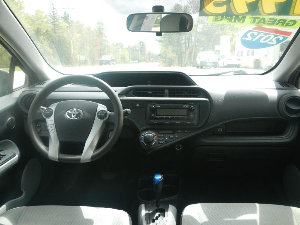 Toyota Prius c One 2012