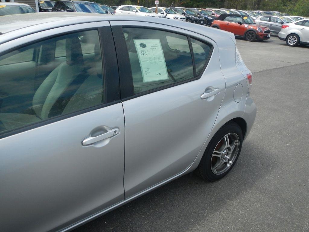 Toyota Prius c One 2012