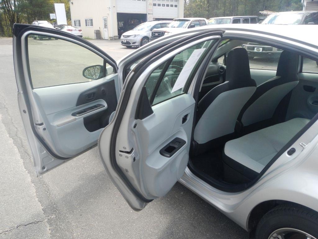 Toyota Prius c One 2012