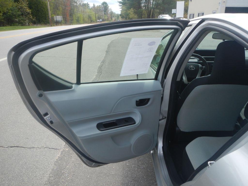 Toyota Prius c One 2012