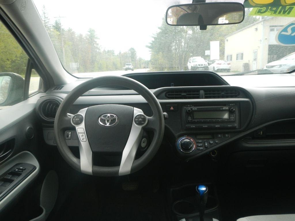 Toyota Prius c One 2012