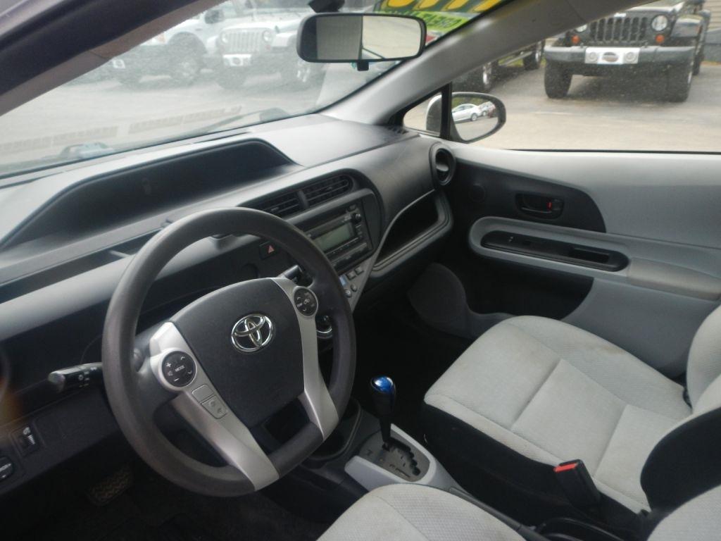Toyota Prius c One 2012
