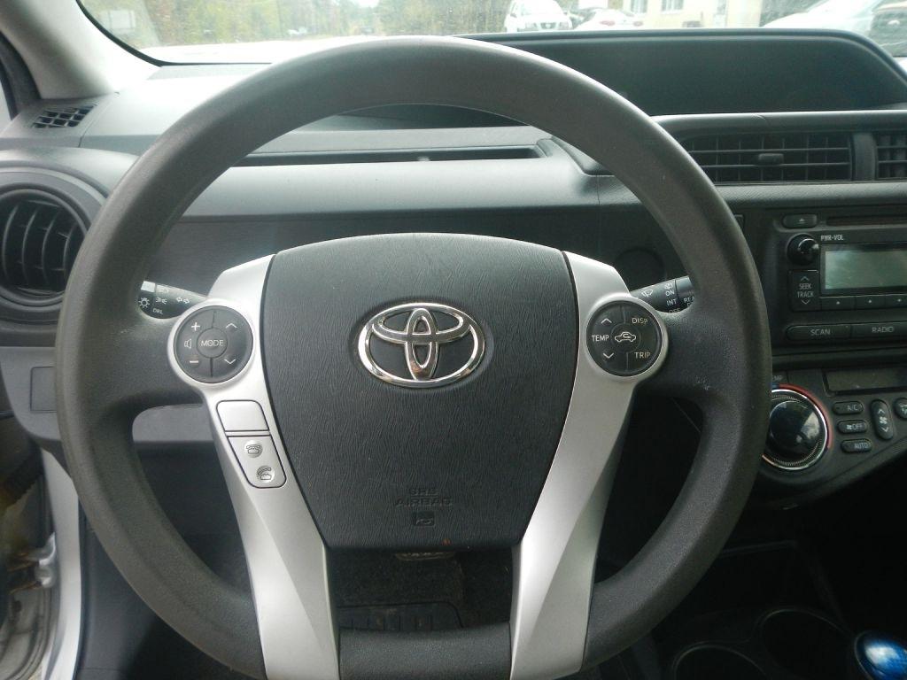 Toyota Prius c One 2012