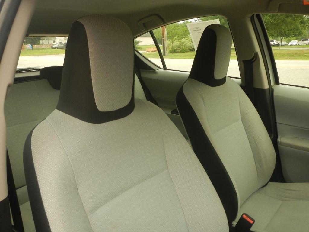 Toyota Prius c One 2012