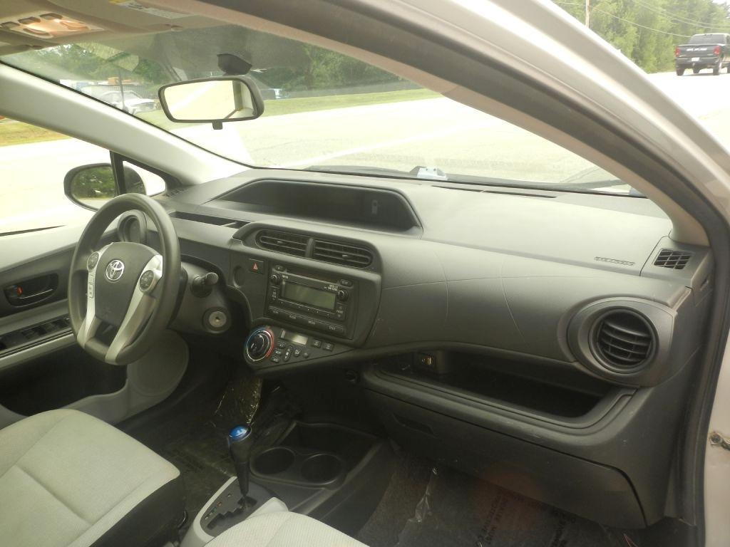 Toyota Prius c One 2012