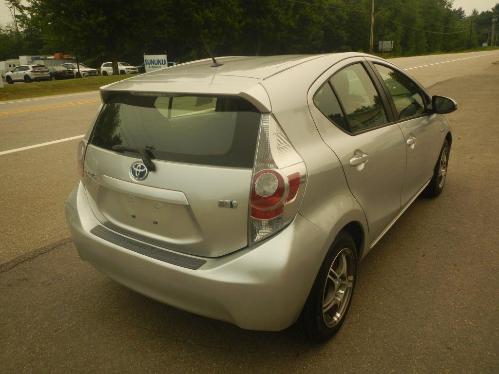 Toyota Prius c One 2012