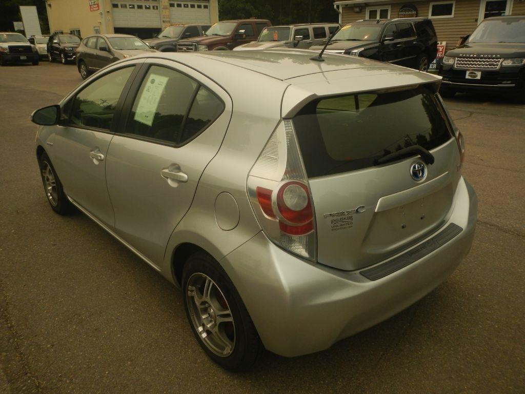 Toyota Prius c One 2012
