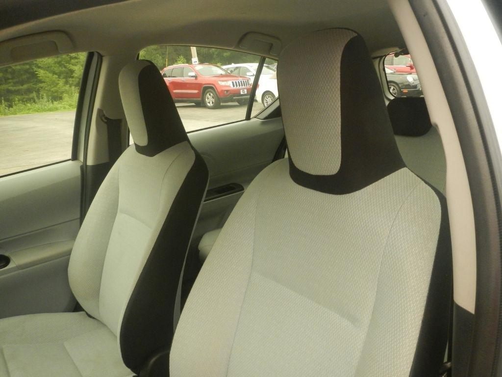 Toyota Prius c One 2012