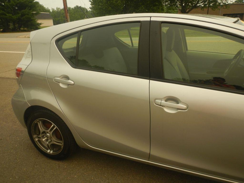 Toyota Prius c One 2012