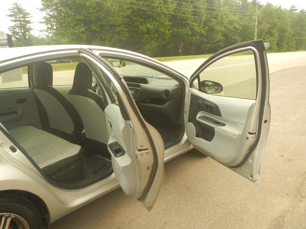 Toyota Prius c One 2012