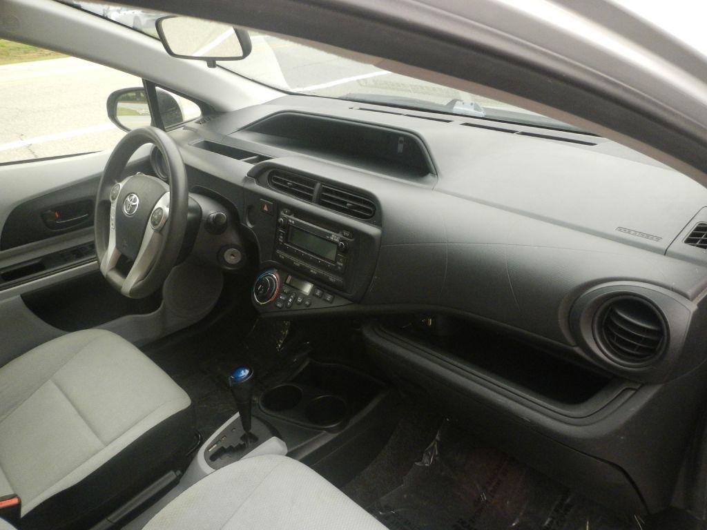Toyota Prius c One 2012