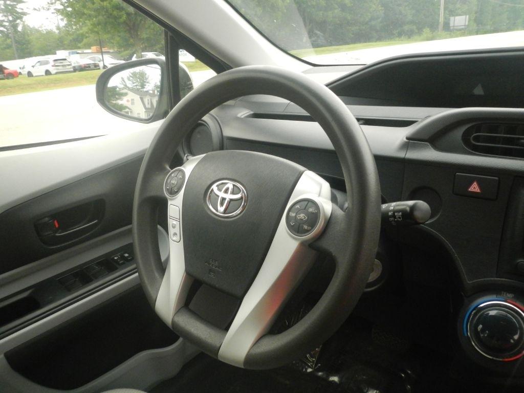 Toyota Prius c One 2012