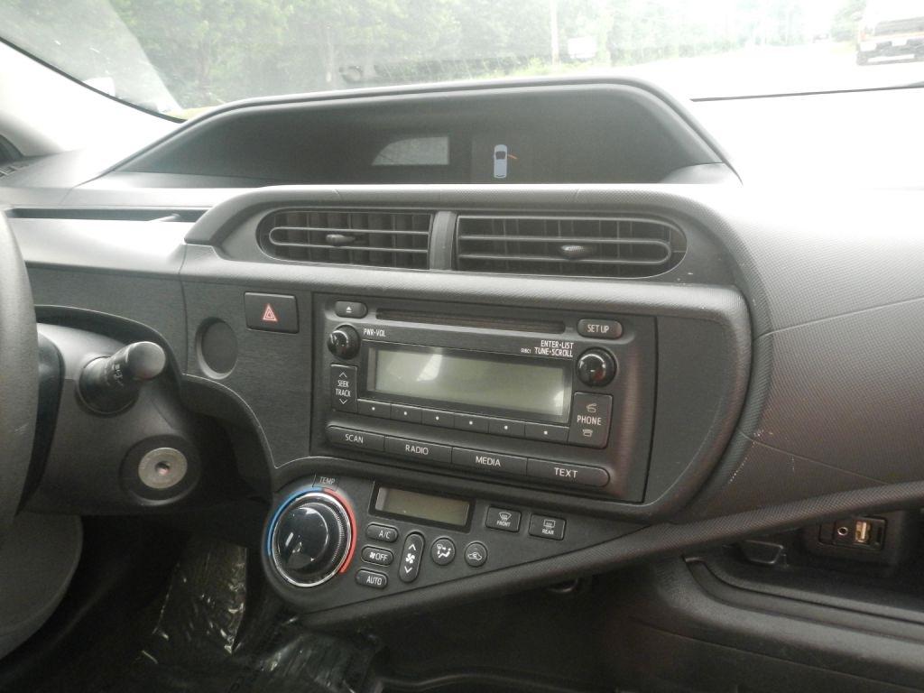 Toyota Prius c One 2012