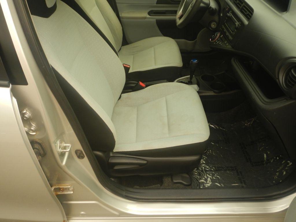 Toyota Prius c One 2012