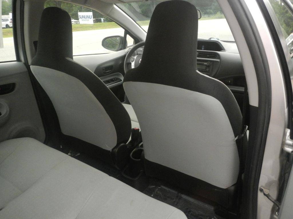 Toyota Prius c One 2012