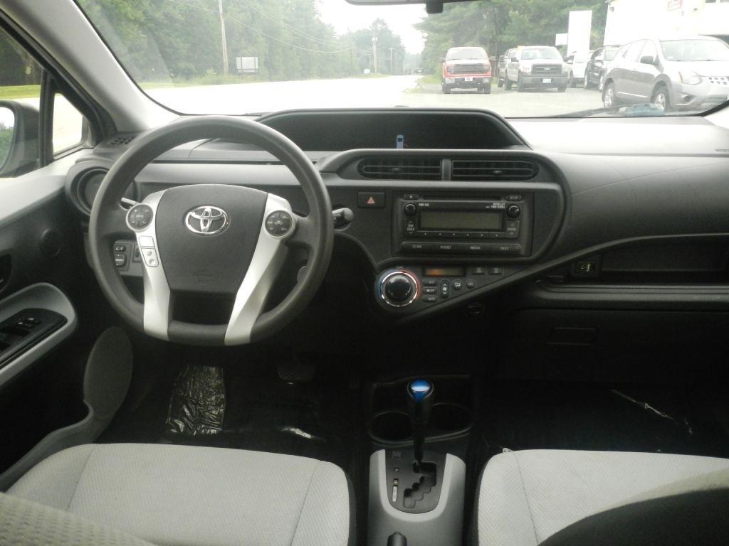 Toyota Prius c One 2012