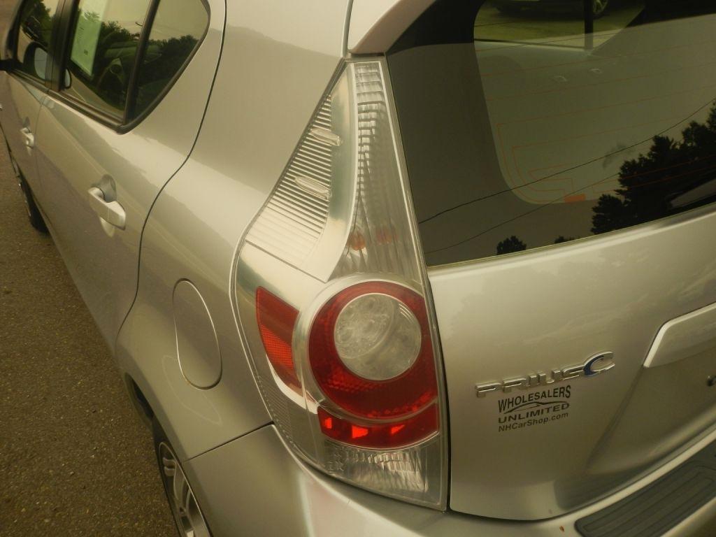 Toyota Prius c One 2012