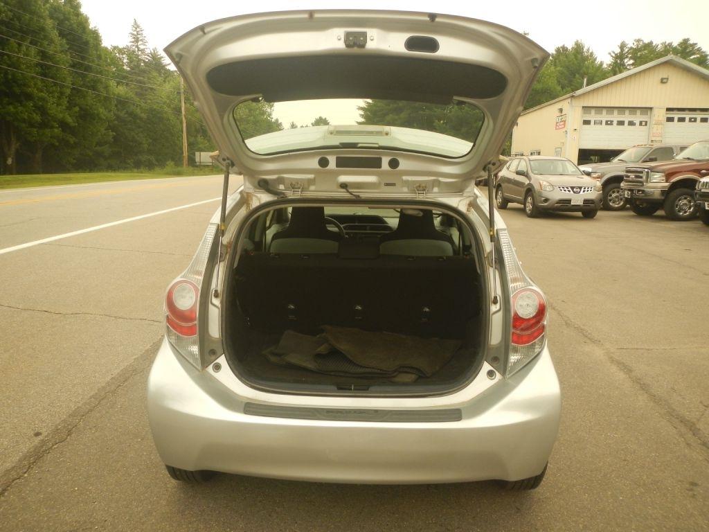 Toyota Prius c One 2012