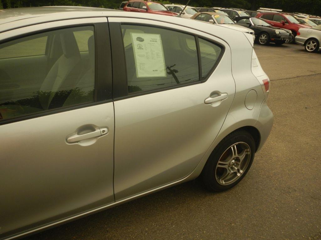 Toyota Prius c One 2012